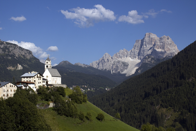 2011-08-23_15-04-05 cadore.jpg - Colle Santa Lucia und Monte Pelmo